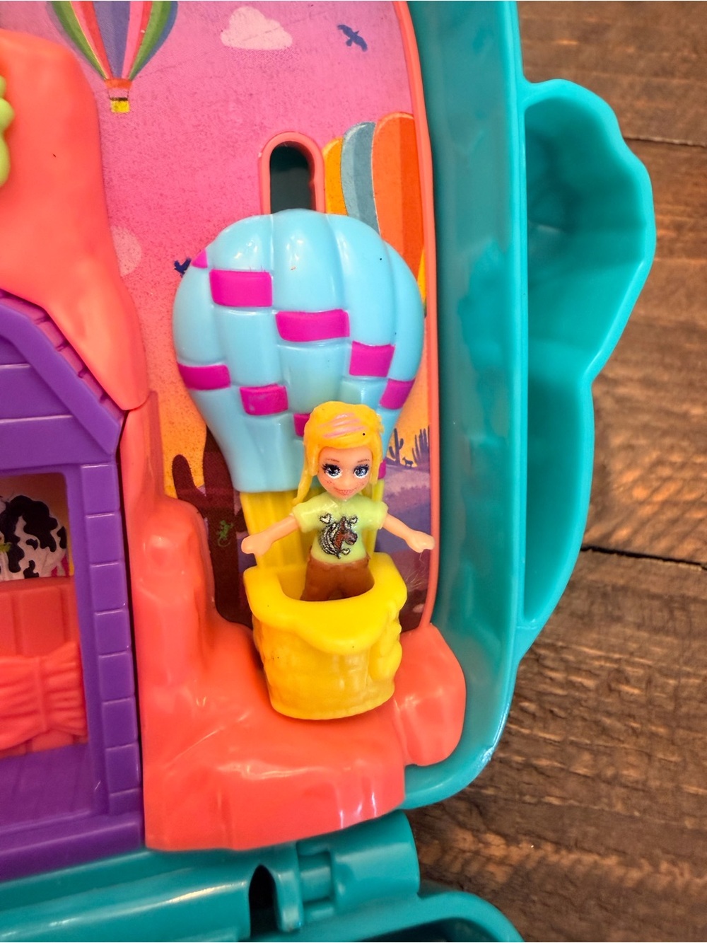 Mattel Polly Pocket Cactus Cowgirl Ranch Compact 2019 GKJ46 Case & Original Doll - Picture 4 of 12